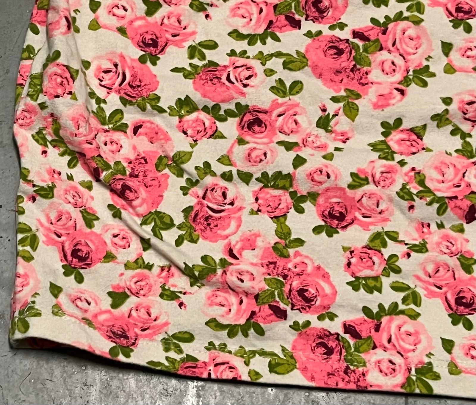 Camiseta curta com flores rosas – photo 15